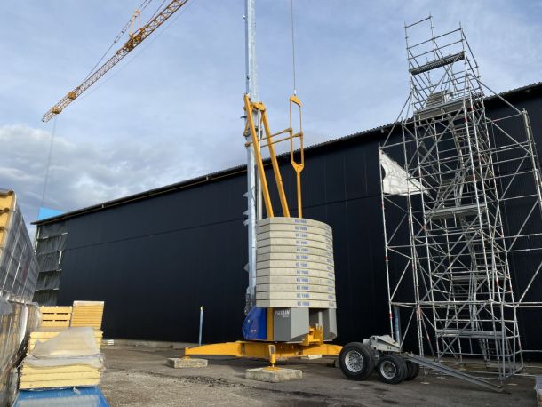 Tour d'accès au chantier et grue pour l'appro